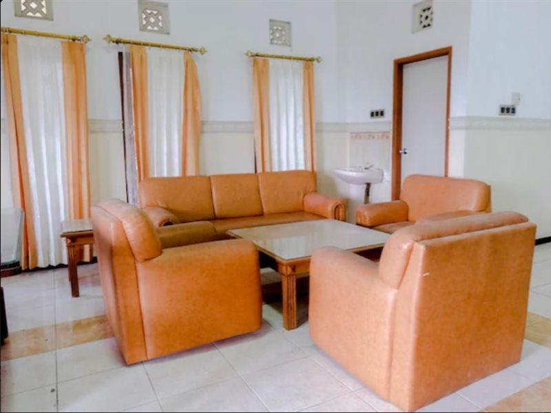 Oyo Life 538 Villa Handayani Syariah Batu  Exteriör bild